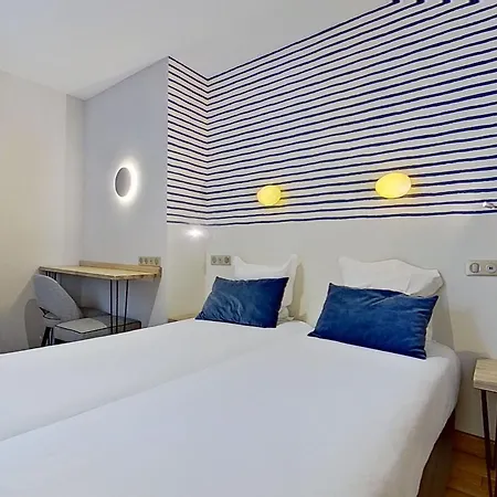 Отель Kyriad Malo Centre 3*